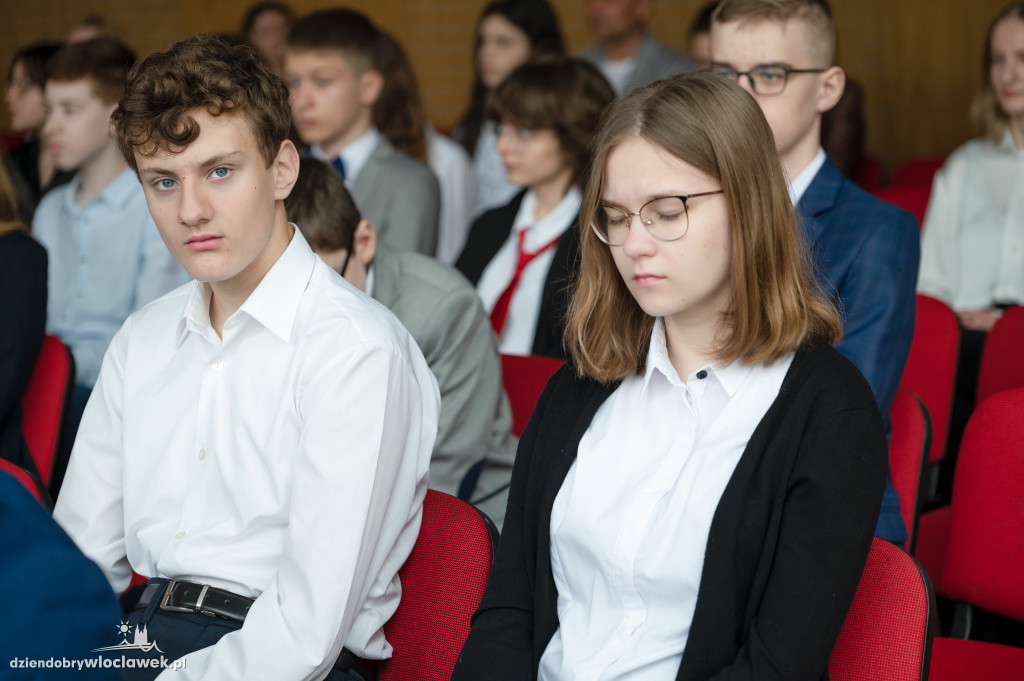 Kurator oświaty nagrodził laureatów konkursów przedmiotowych