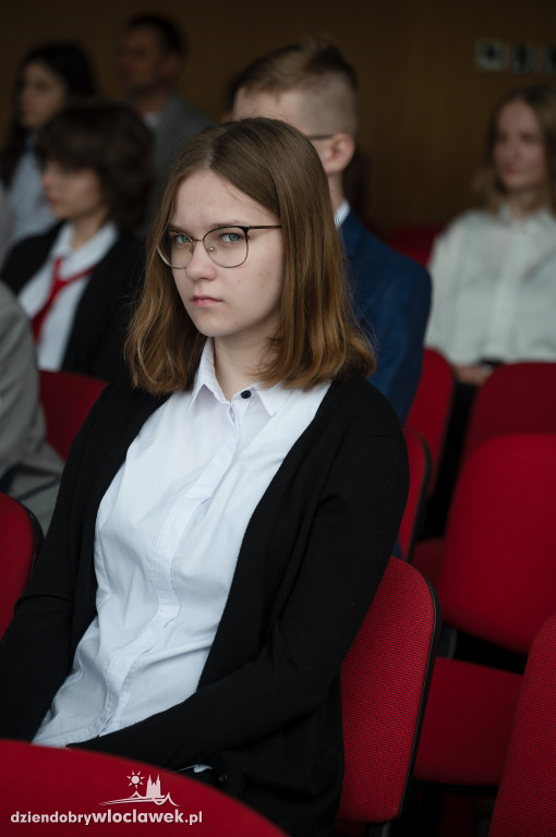 Kurator oświaty nagrodził laureatów konkursów przedmiotowych