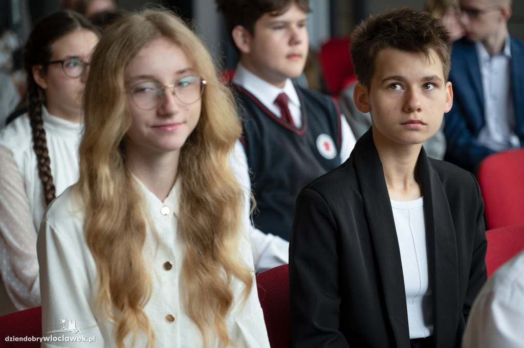 Kurator oświaty nagrodził laureatów konkursów przedmiotowych