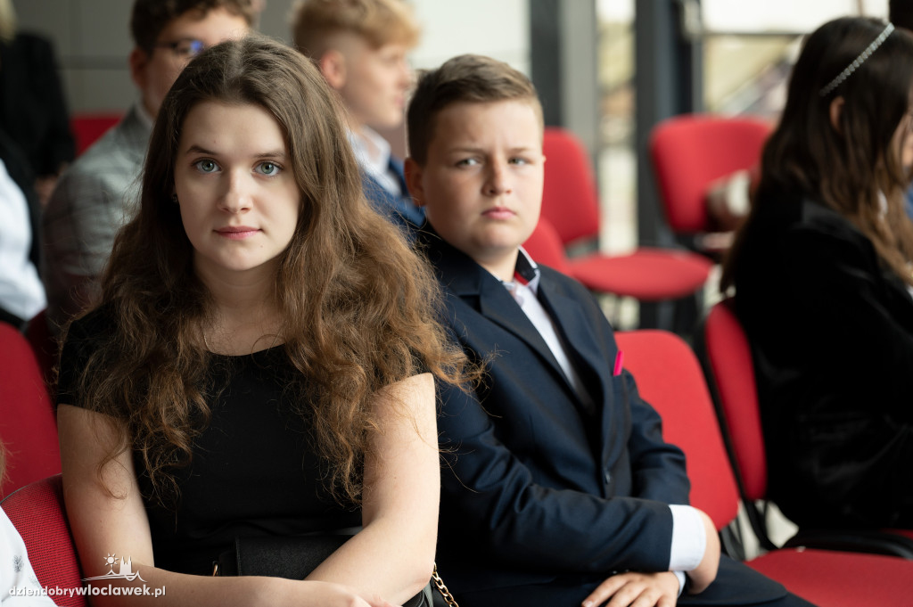 Kurator oświaty nagrodził laureatów konkursów przedmiotowych