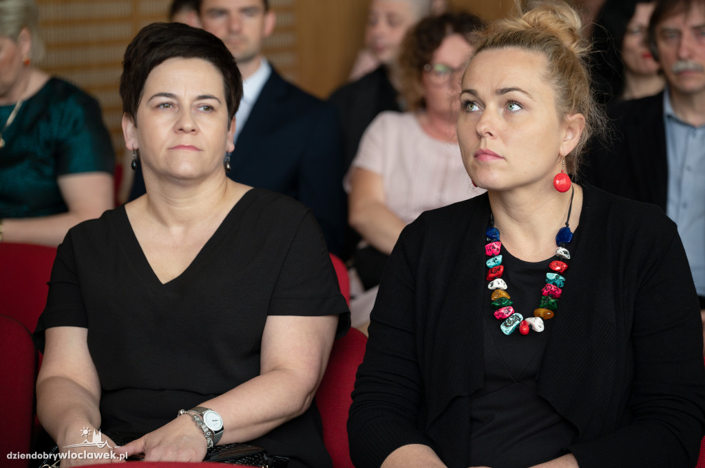 Kurator oświaty nagrodził laureatów konkursów przedmiotowych