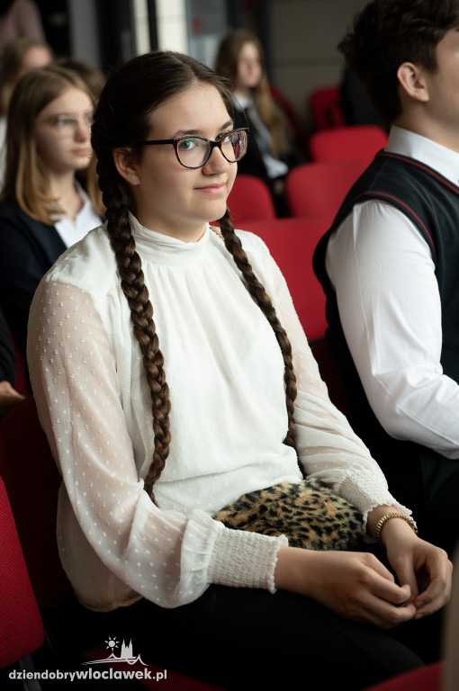 Kurator oświaty nagrodził laureatów konkursów przedmiotowych