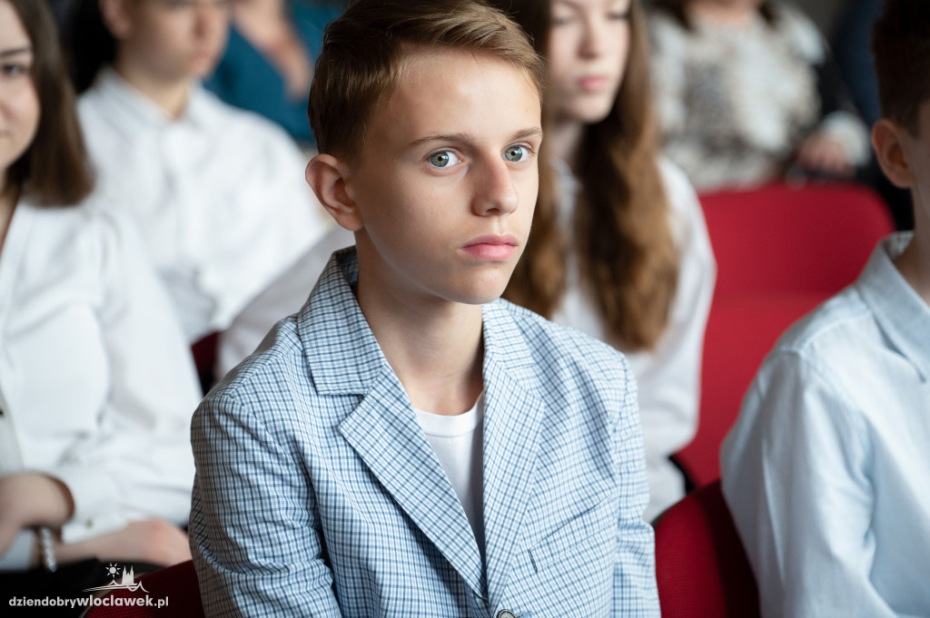 Kurator oświaty nagrodził laureatów konkursów przedmiotowych