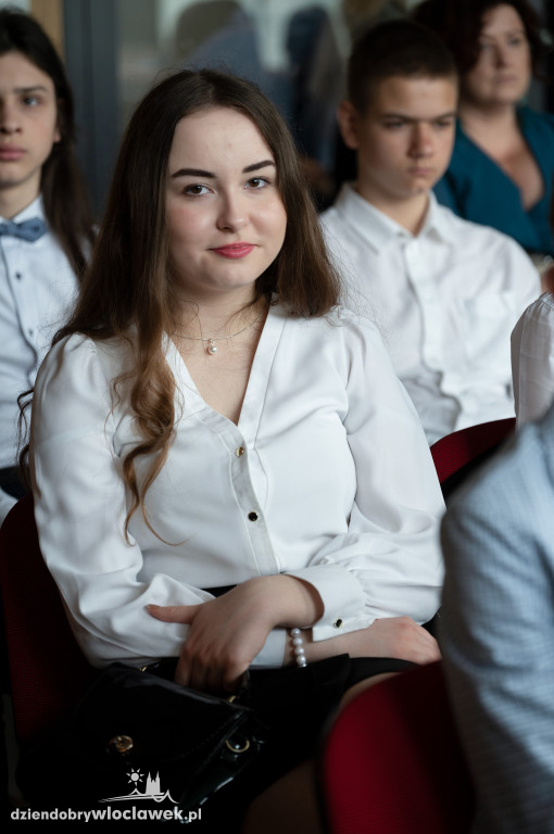 Kurator oświaty nagrodził laureatów konkursów przedmiotowych