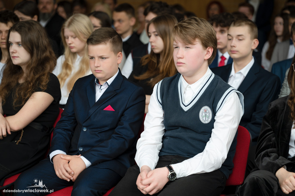 Kurator oświaty nagrodził laureatów konkursów przedmiotowych