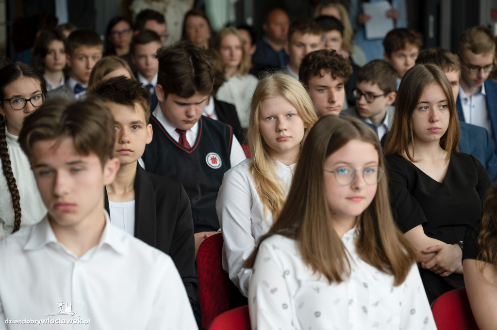 Kurator oświaty nagrodził laureatów konkursów przedmiotowych