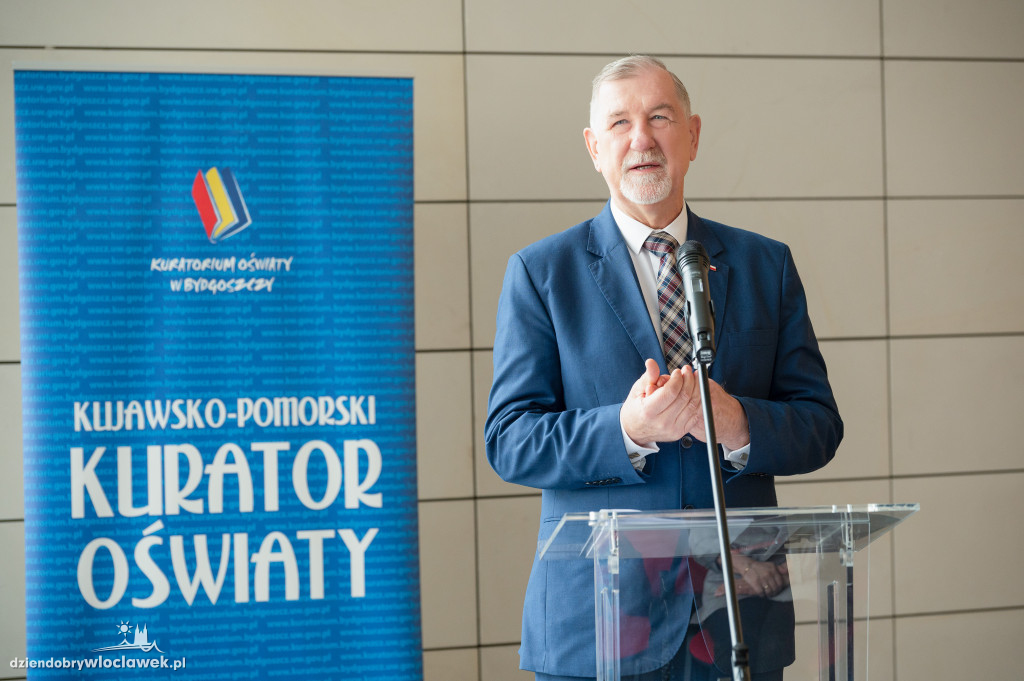 Kurator oświaty nagrodził laureatów konkursów przedmiotowych