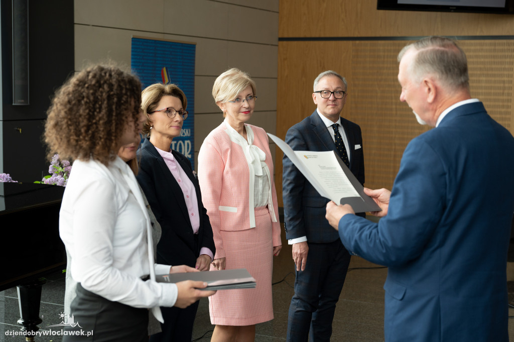 Kurator oświaty nagrodził laureatów konkursów przedmiotowych