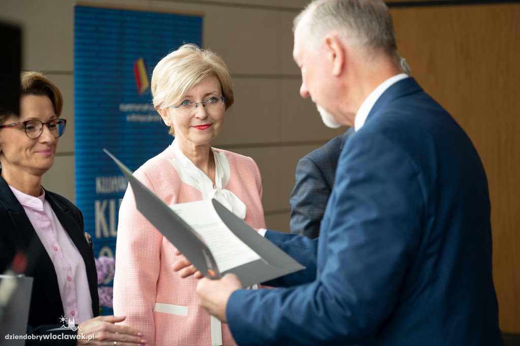 Kurator oświaty nagrodził laureatów konkursów przedmiotowych