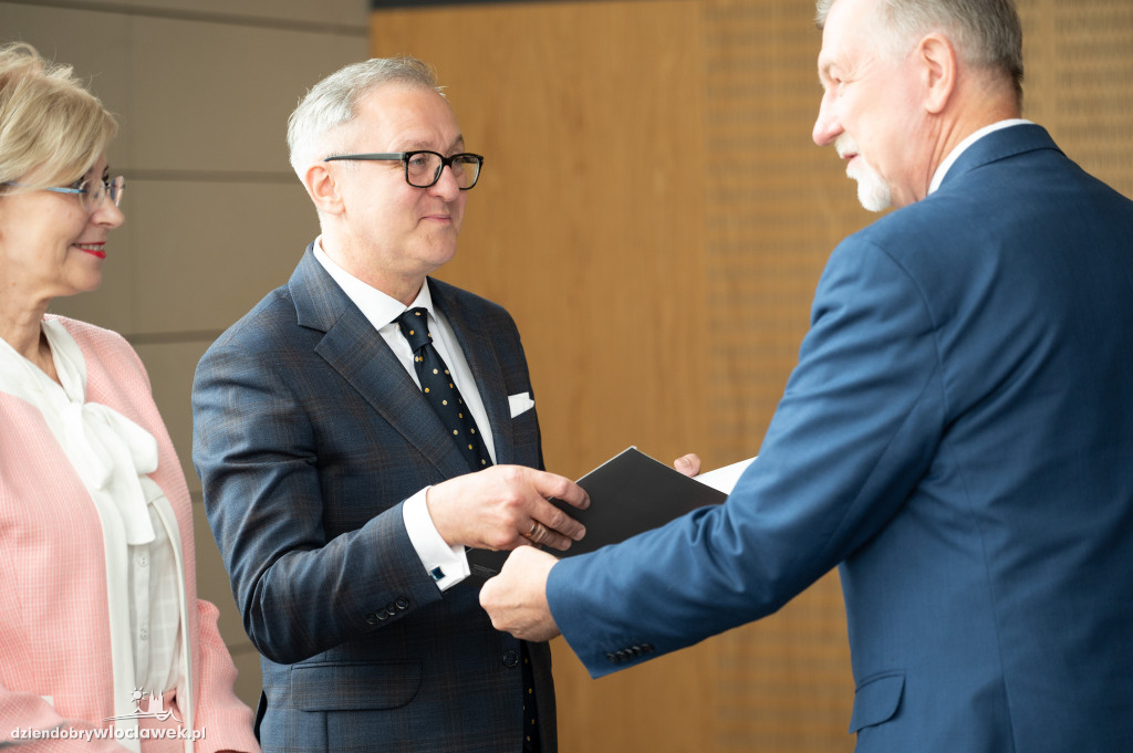 Kurator oświaty nagrodził laureatów konkursów przedmiotowych