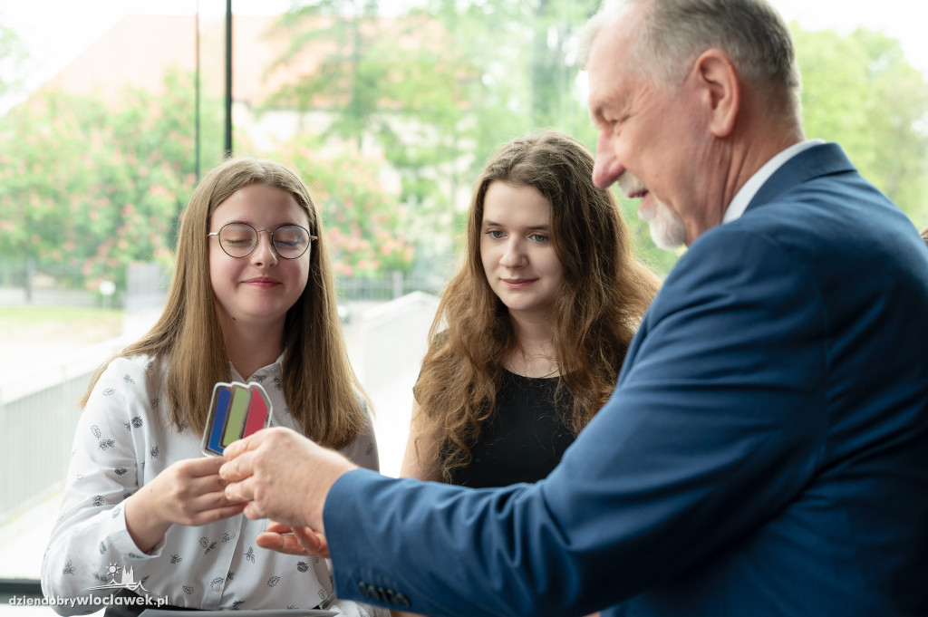 Kurator oświaty nagrodził laureatów konkursów przedmiotowych