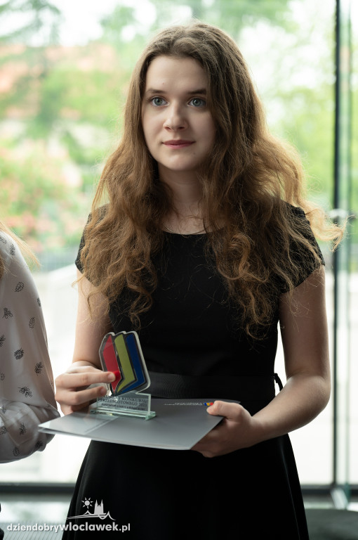 Kurator oświaty nagrodził laureatów konkursów przedmiotowych