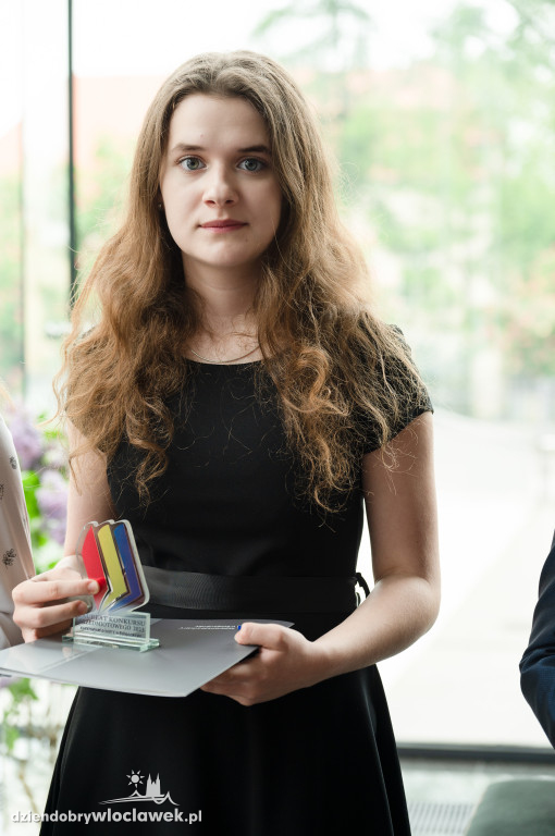 Kurator oświaty nagrodził laureatów konkursów przedmiotowych