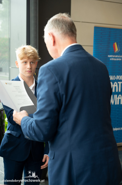 Kurator oświaty nagrodził laureatów konkursów przedmiotowych