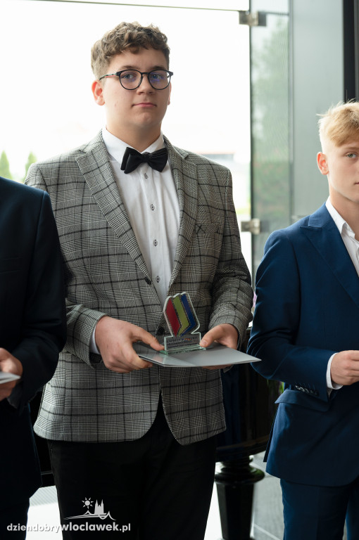 Kurator oświaty nagrodził laureatów konkursów przedmiotowych