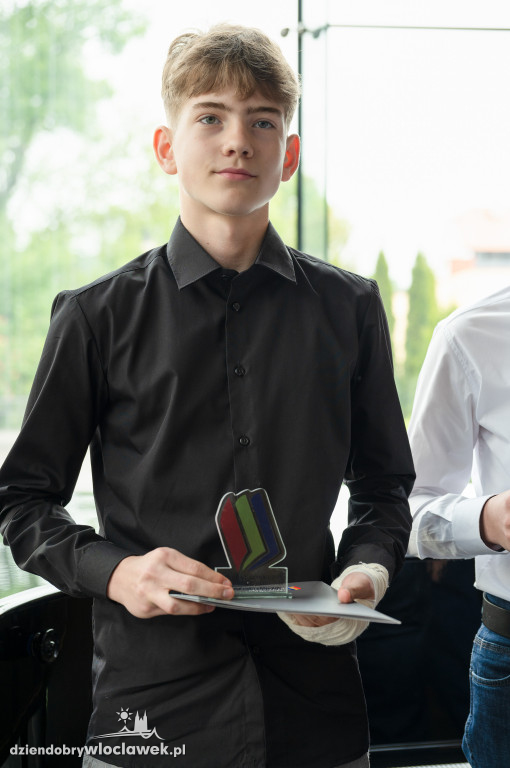 Kurator oświaty nagrodził laureatów konkursów przedmiotowych