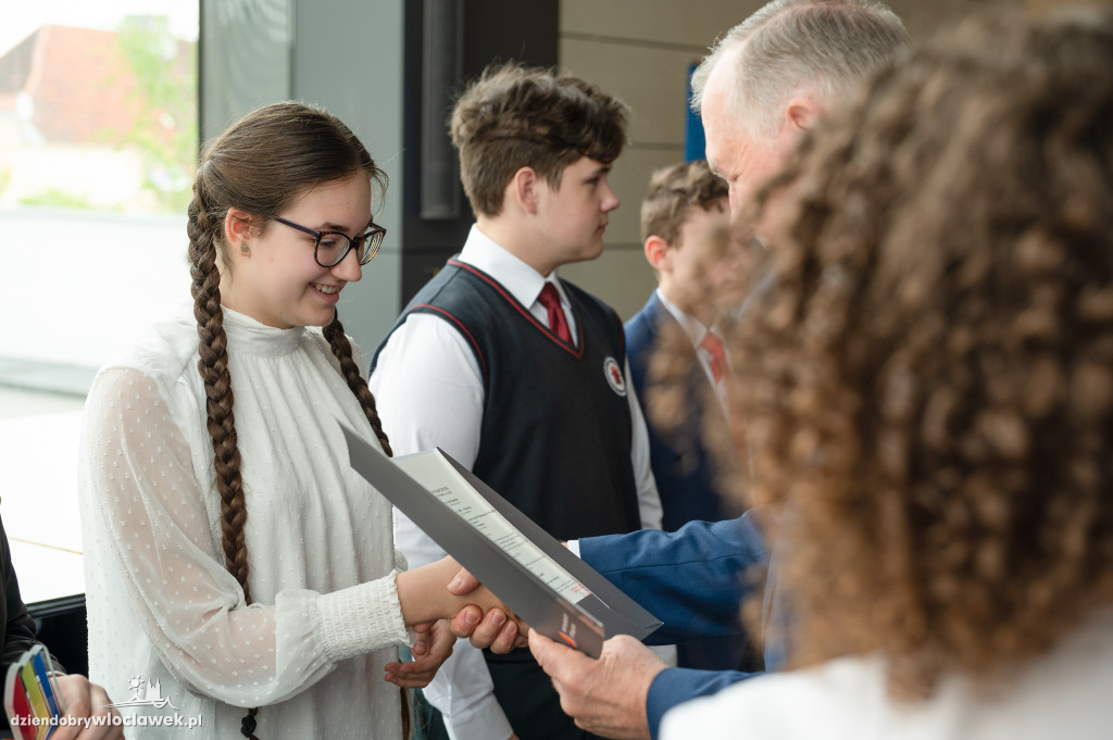 Kurator oświaty nagrodził laureatów konkursów przedmiotowych