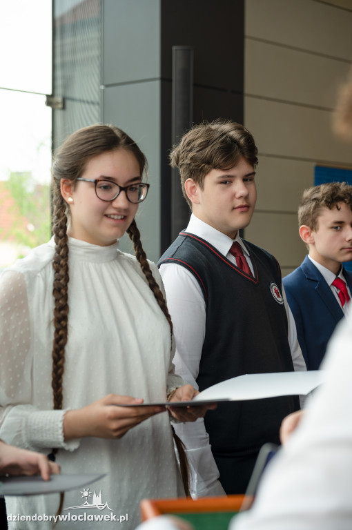 Kurator oświaty nagrodził laureatów konkursów przedmiotowych