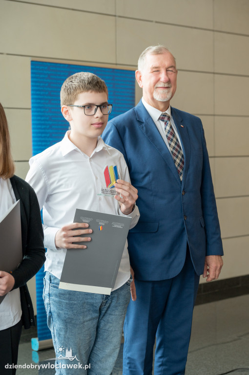 Kurator oświaty nagrodził laureatów konkursów przedmiotowych