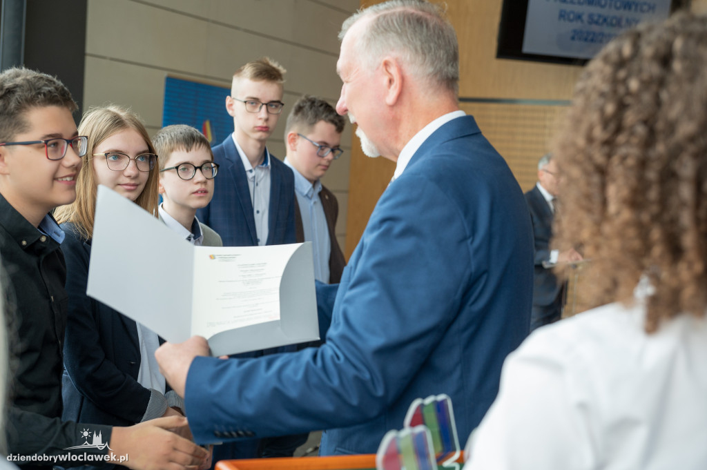 Kurator oświaty nagrodził laureatów konkursów przedmiotowych