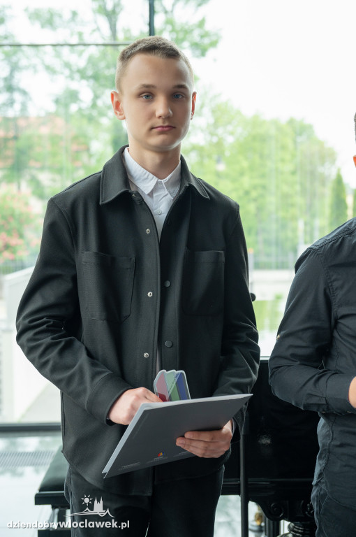 Kurator oświaty nagrodził laureatów konkursów przedmiotowych