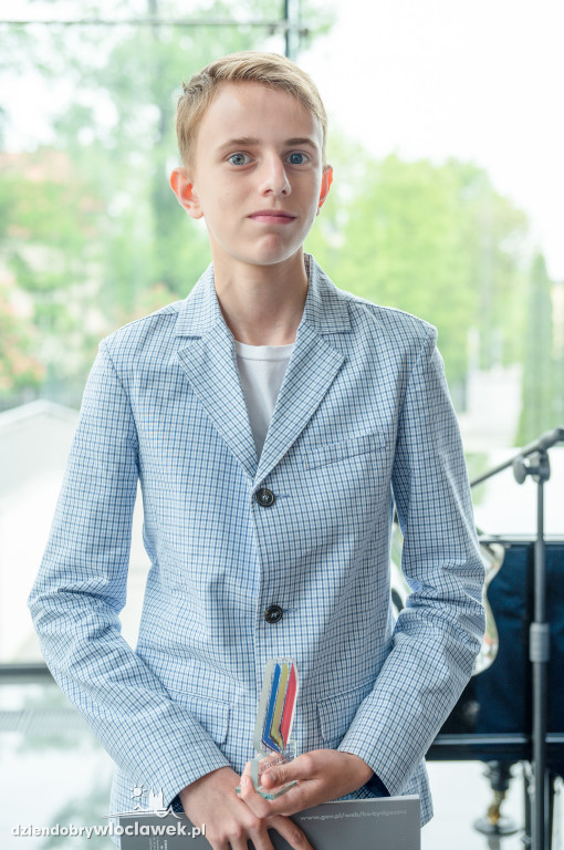 Kurator oświaty nagrodził laureatów konkursów przedmiotowych