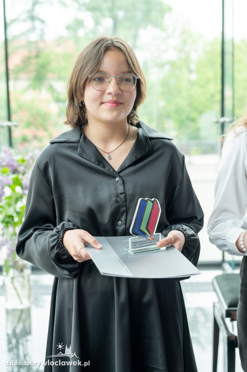 Kurator oświaty nagrodził laureatów konkursów przedmiotowych