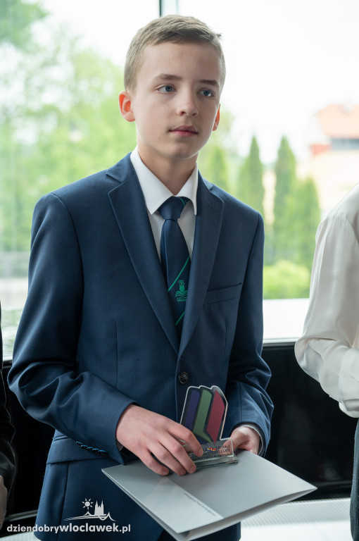 Kurator oświaty nagrodził laureatów konkursów przedmiotowych