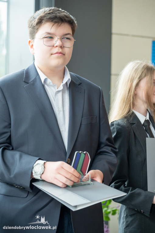 Kurator oświaty nagrodził laureatów konkursów przedmiotowych