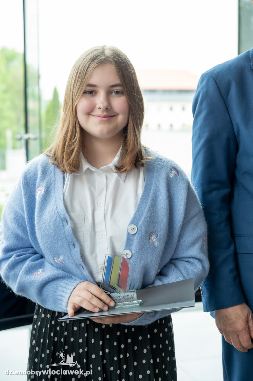 Kurator oświaty nagrodził laureatów konkursów przedmiotowych