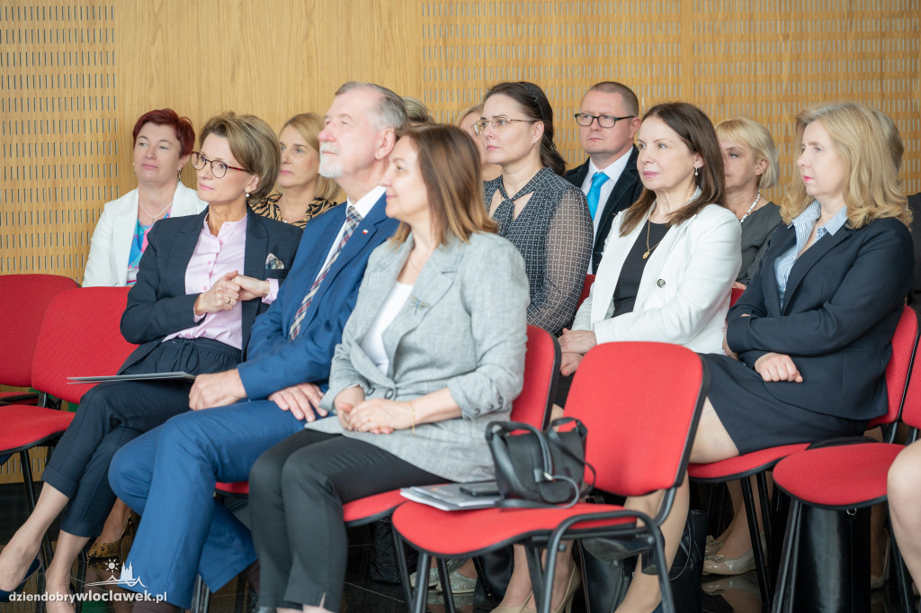 Kurator oświaty nagrodził laureatów konkursów przedmiotowych