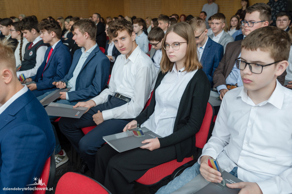 Kurator oświaty nagrodził laureatów konkursów przedmiotowych