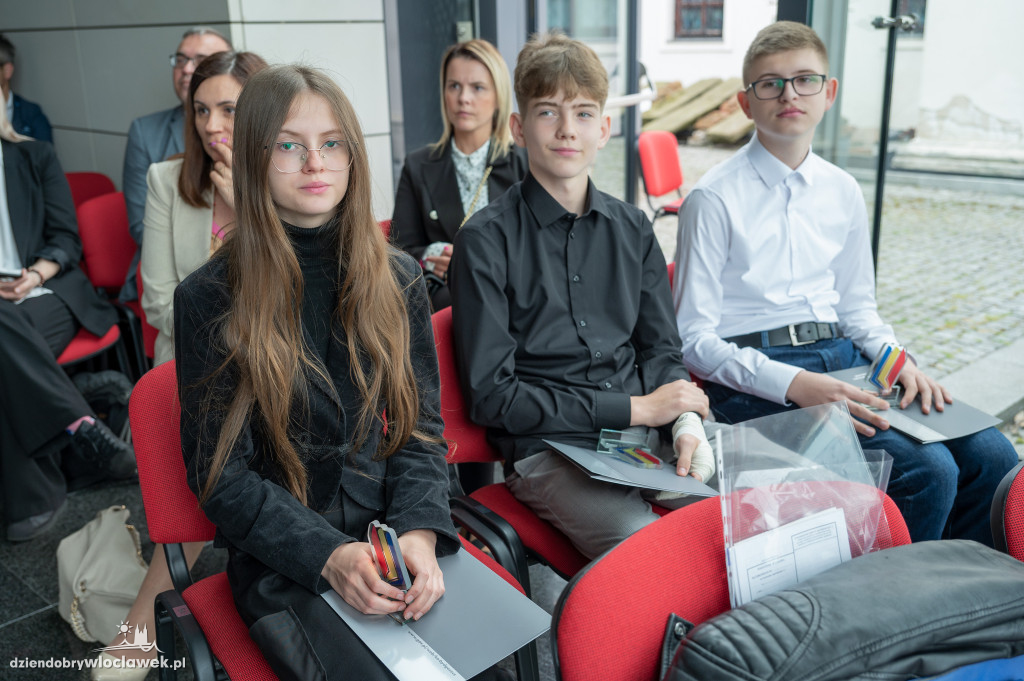 Kurator oświaty nagrodził laureatów konkursów przedmiotowych