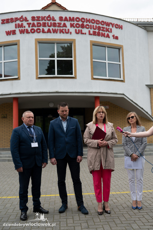 Briefing prasowy w Zespole Szkół Samochodowych