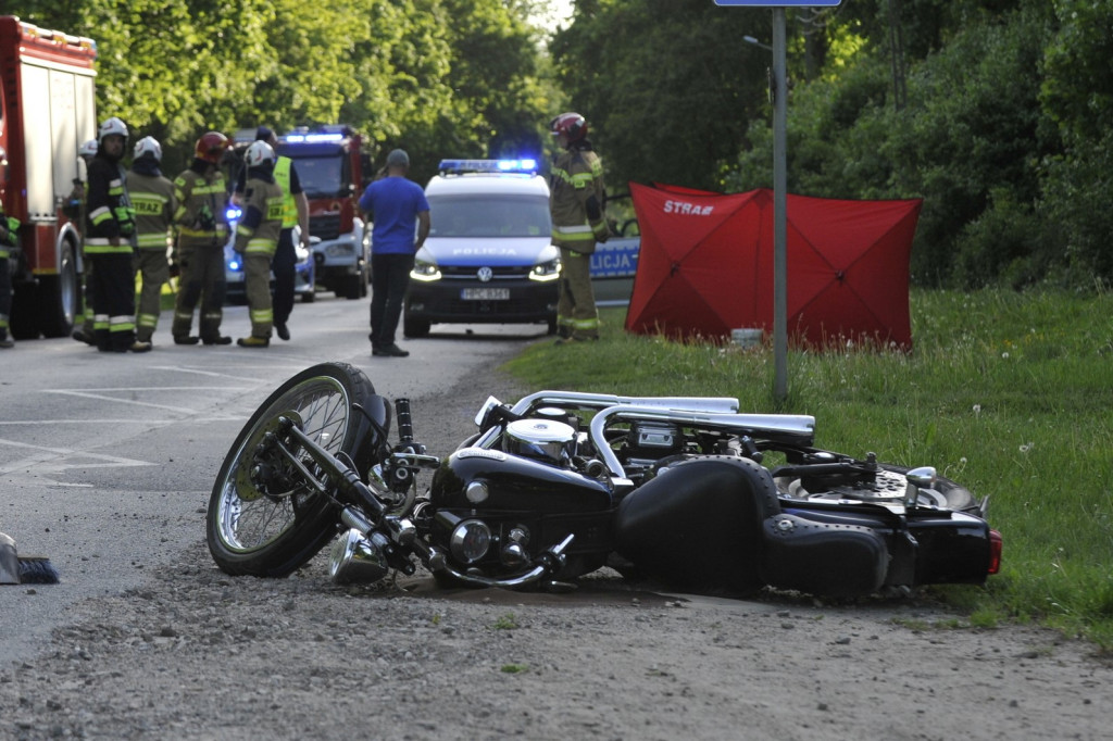 Tragiczny wypadek motocyklisty w Leniach Wielkich