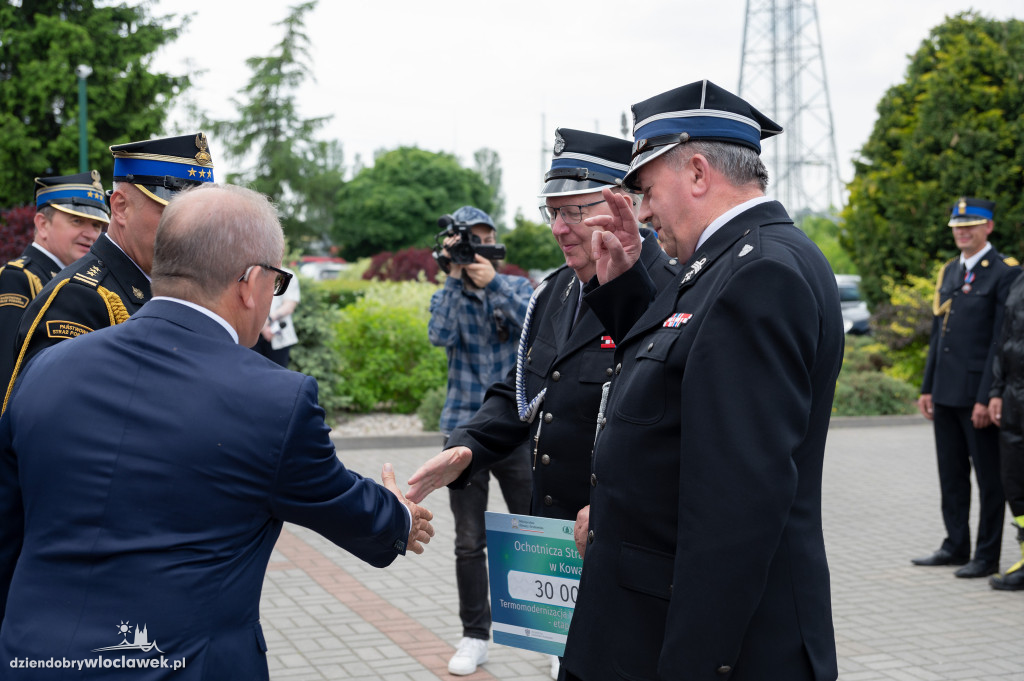 Awanse i odznaczenia dla strażaków z Włocławka (FOTO)