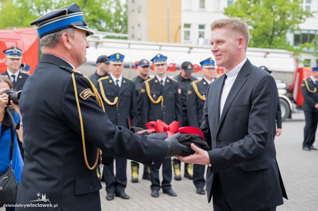 Awanse i odznaczenia dla strażaków z Włocławka (FOTO)