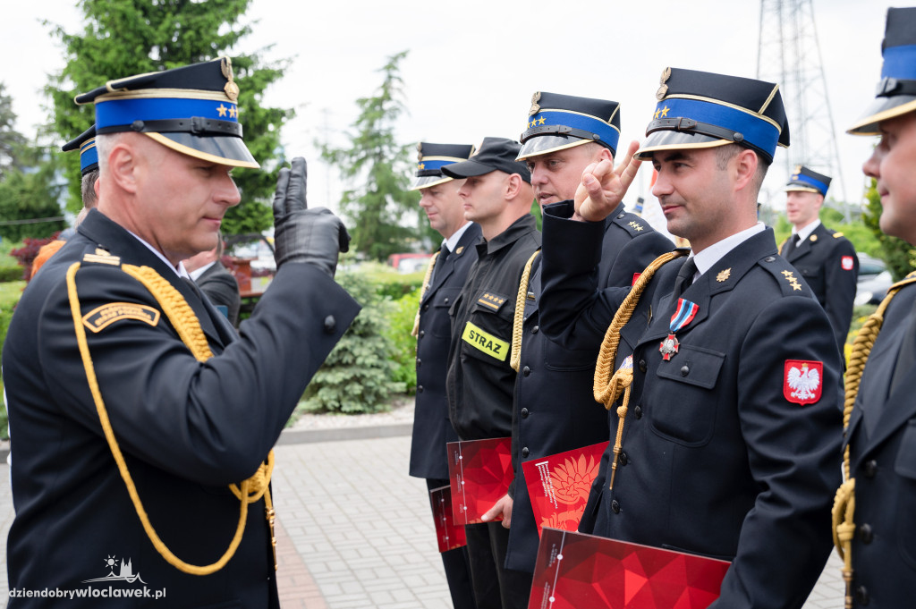 Awanse i odznaczenia dla strażaków z Włocławka (FOTO)