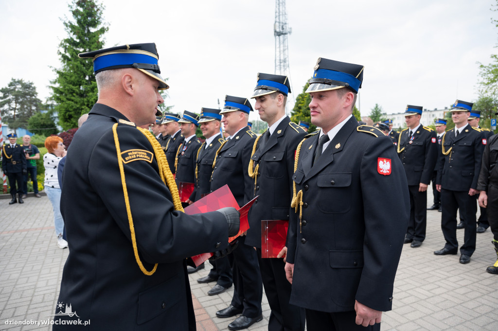 Awanse i odznaczenia dla strażaków z Włocławka (FOTO)