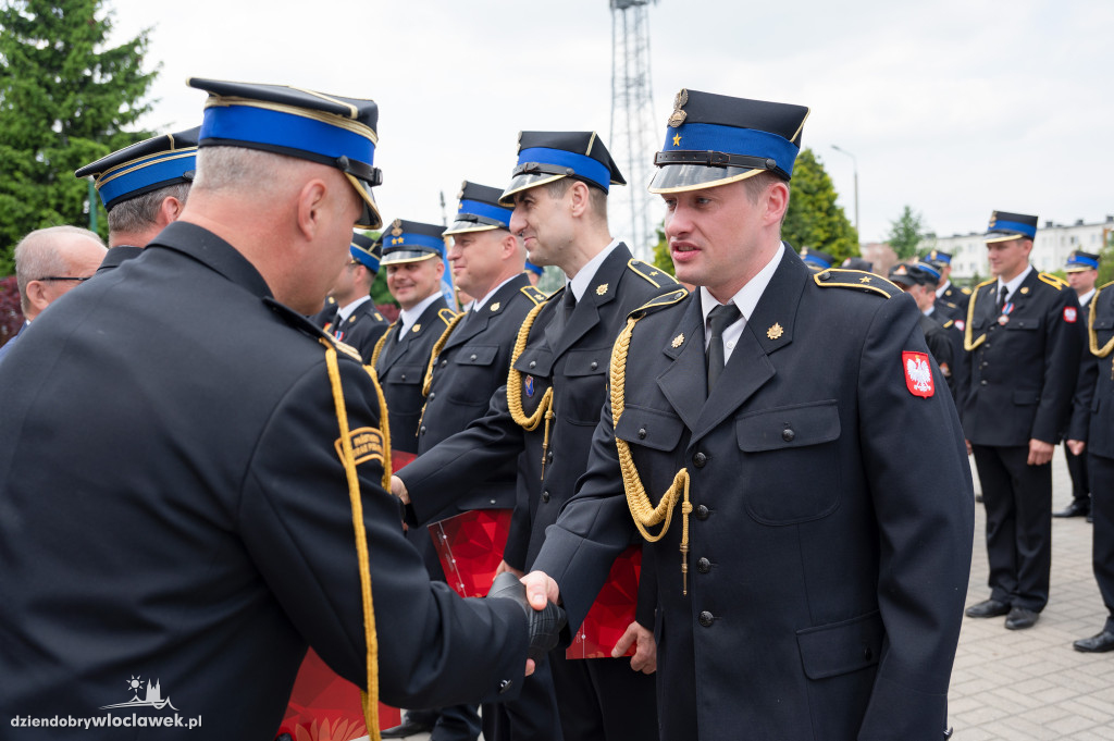 Awanse i odznaczenia dla strażaków z Włocławka (FOTO)