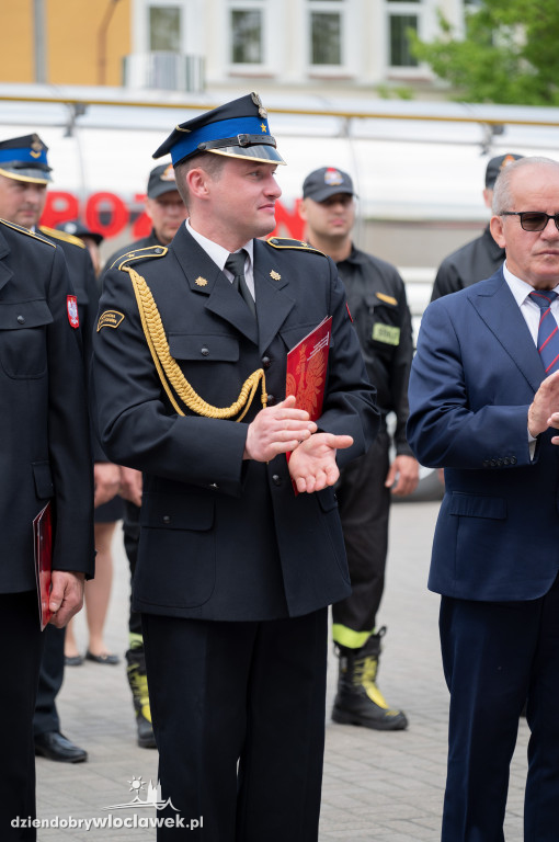 Awanse i odznaczenia dla strażaków z Włocławka (FOTO)