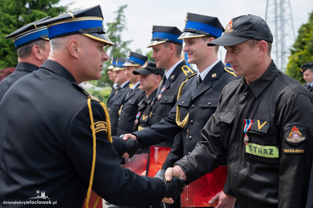 Awanse i odznaczenia dla strażaków z Włocławka (FOTO)
