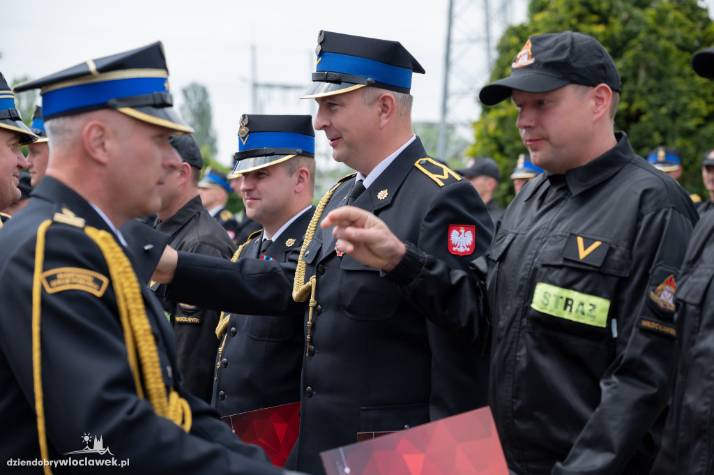 Awanse i odznaczenia dla strażaków z Włocławka (FOTO)