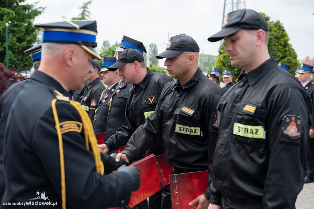 Awanse i odznaczenia dla strażaków z Włocławka (FOTO)