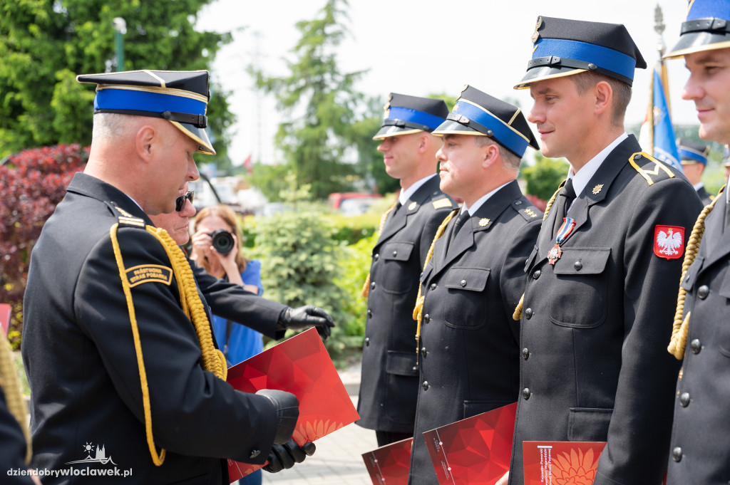 Awanse i odznaczenia dla strażaków z Włocławka (FOTO)