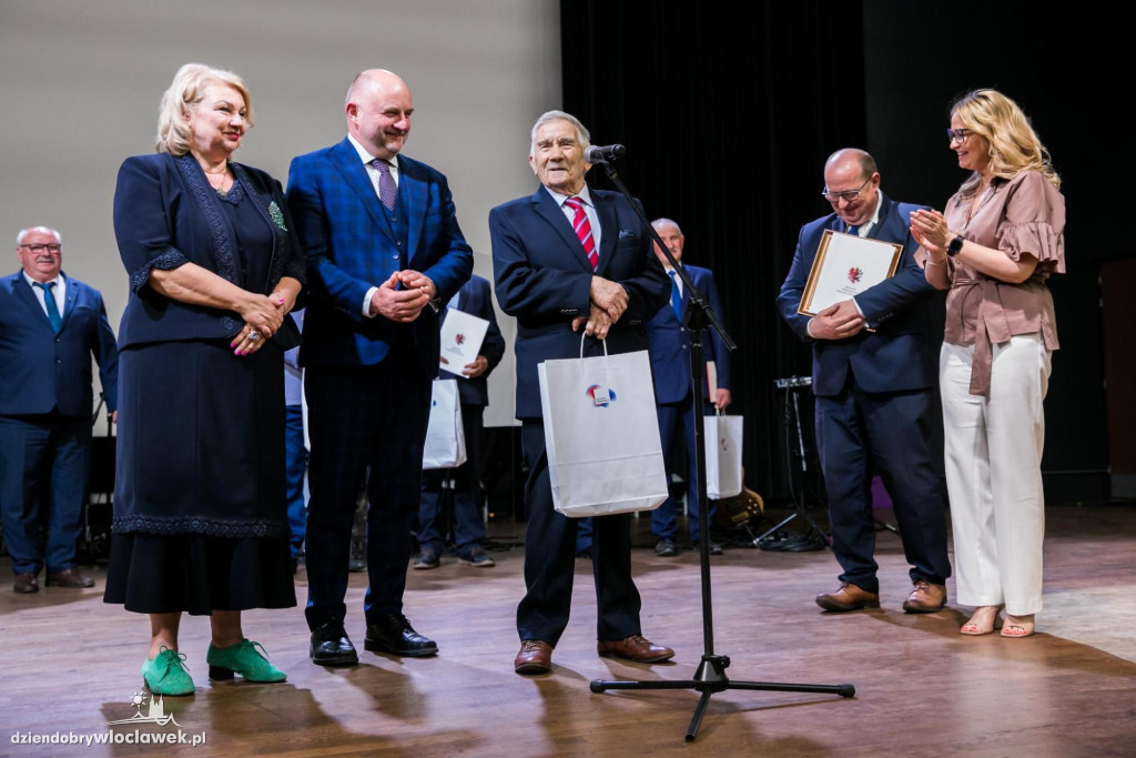 Heliodor Kubiak z medalem od marszałka
