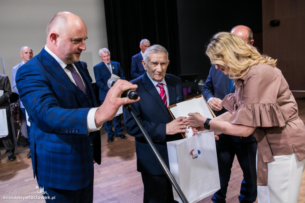 Heliodor Kubiak z medalem od marszałka