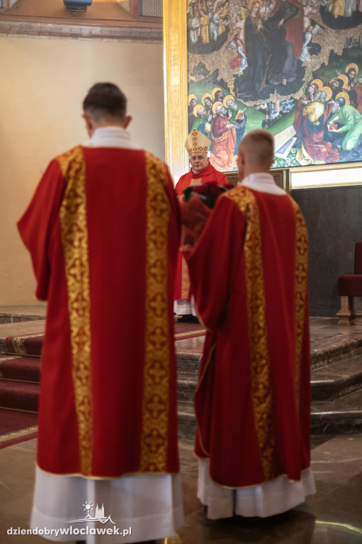 Święcenia diakonów 2023 w katedrze we Włocławku