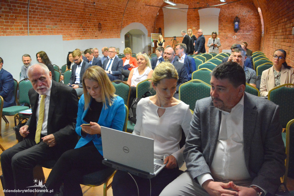 Debata nt. czynników rozwoju województwa