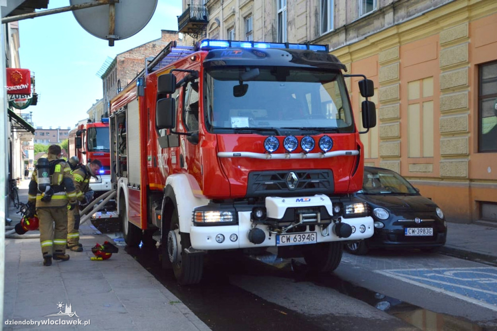 Pożar opon i garażu blaszanego na ul. Cyganka
